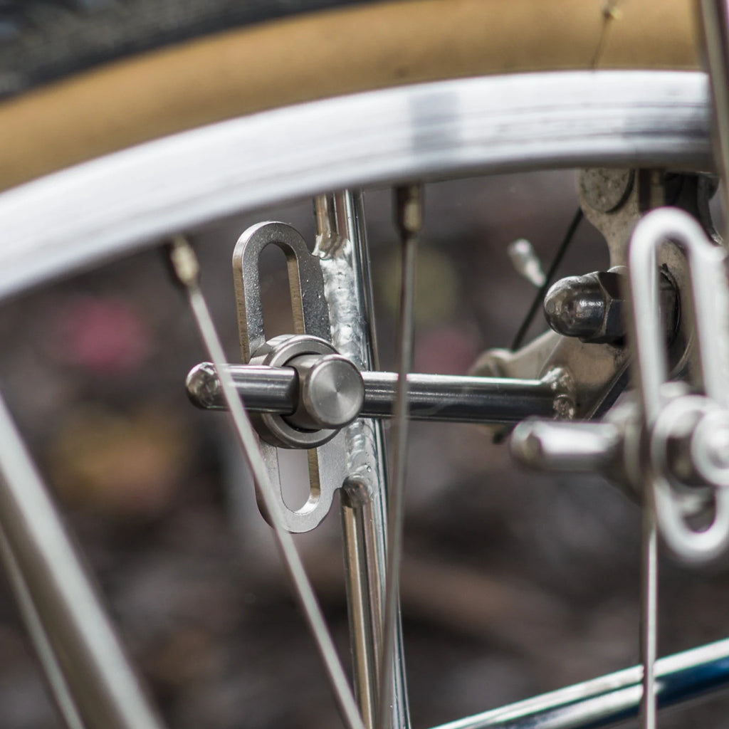 Velo Orange Kompressions-daruma beslag til Campeur bagagebærere